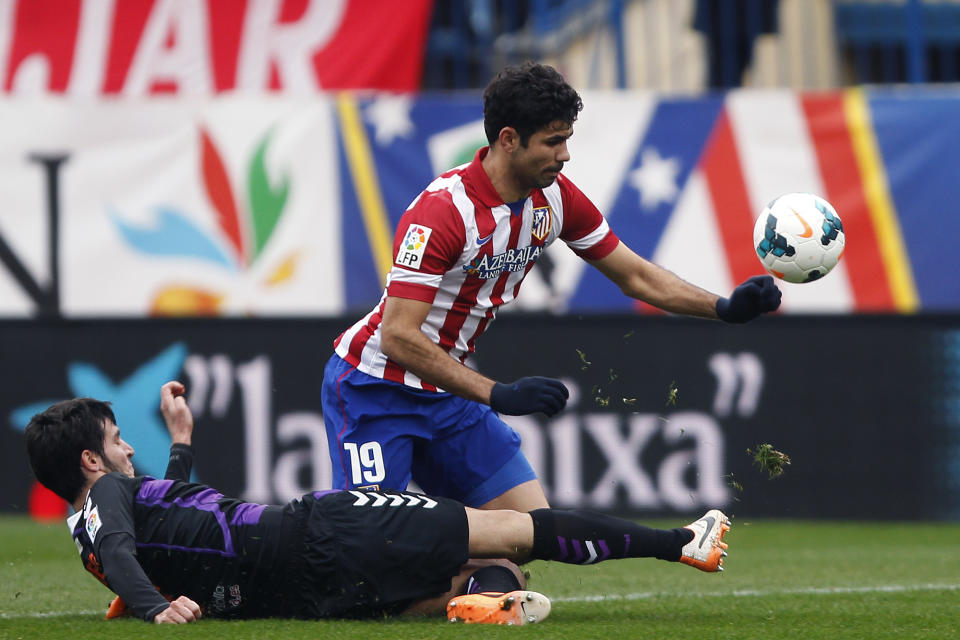 Atletico's Diego Costa in action with Valladolid's Marc Valiente during a Spanish La Liga soccer match between Atletico Madrid and Valladolid at the Vicente Calderon stadium in Madrid, Spain, Saturday, Feb. 15, 2014. (AP Photo/Gabriel Pecot)