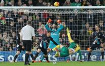 Norwich City's English midfielder Jonathan Howson (2nd R) shoots over the bar during the English Premier League football match between Norwich City and Arsenal at Carrow Road in Norwich, eastern England on November 29, 2015