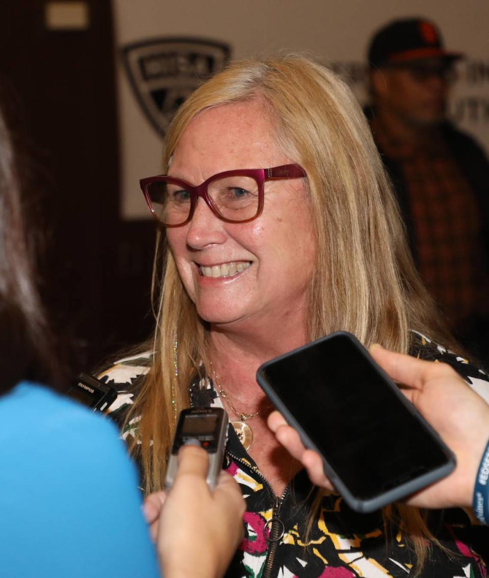 Thoroughbred owner Mandy Pope speaks with reporters at the 2022 Keeneland November Sale.