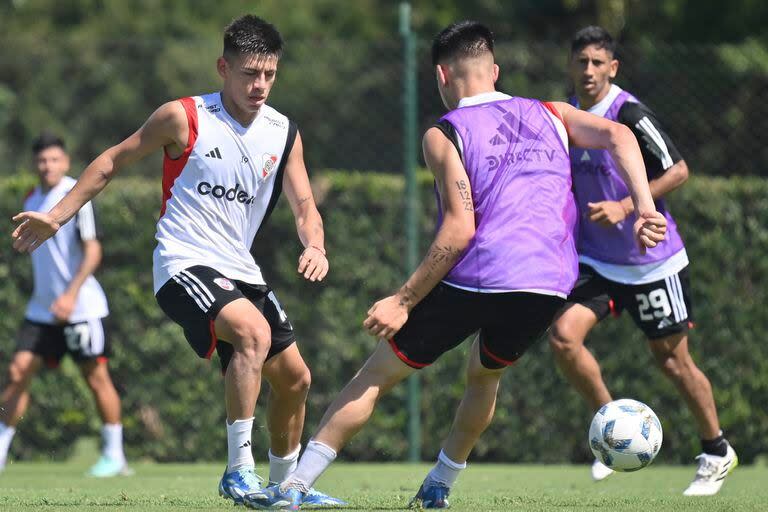 Claudio Echeverri apunta a ser titular en su primer superclásico