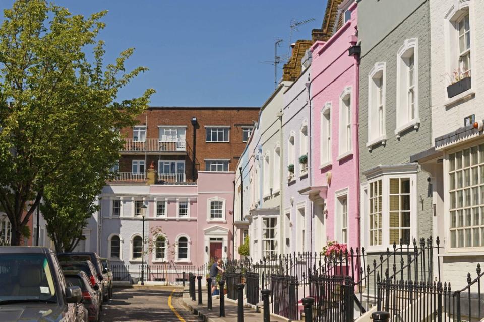 Properties in Chelsea, where a home with a garden is priced £166,000 higher on average than one without outdoor space  (Daniel Lynch)