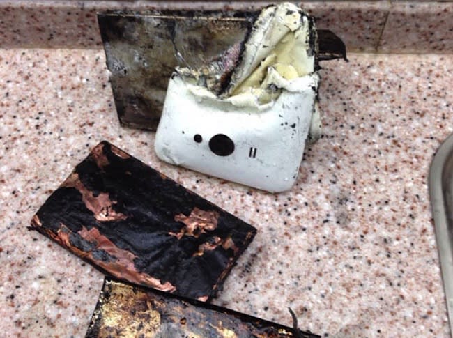 Xiaomi-phone-catches-fire-melts-and-explodes-in-China2