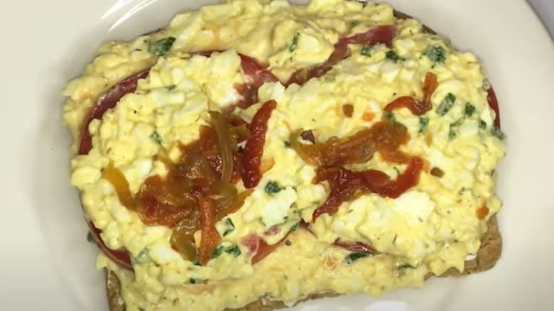 Egg salad with chili sauce