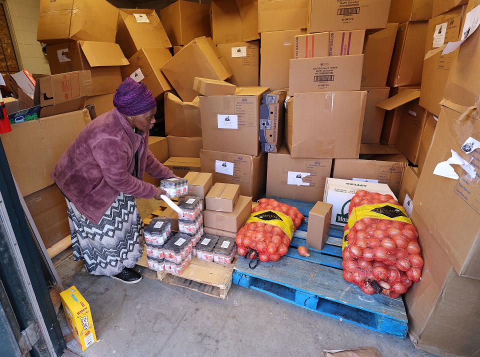 Agnes Nduwimana sorts food as Mosaic Inter-Faith Ministries hands out Thanksgiving meals in Salt Lake City on Tuesday, Nov. 21, 2023. | Jeffrey D. Allred, Deseret News