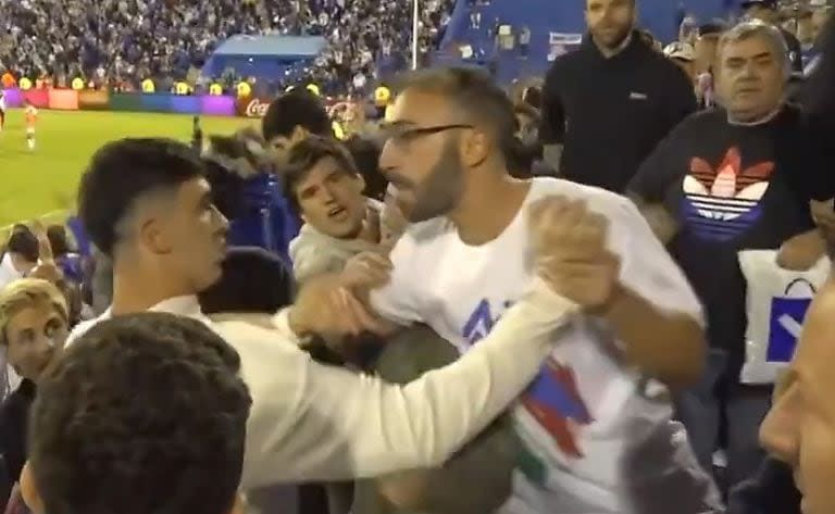 El duro cruce del hijo de Gustavo Quinteros con un plateísta en Vélez vs. Rosario Central