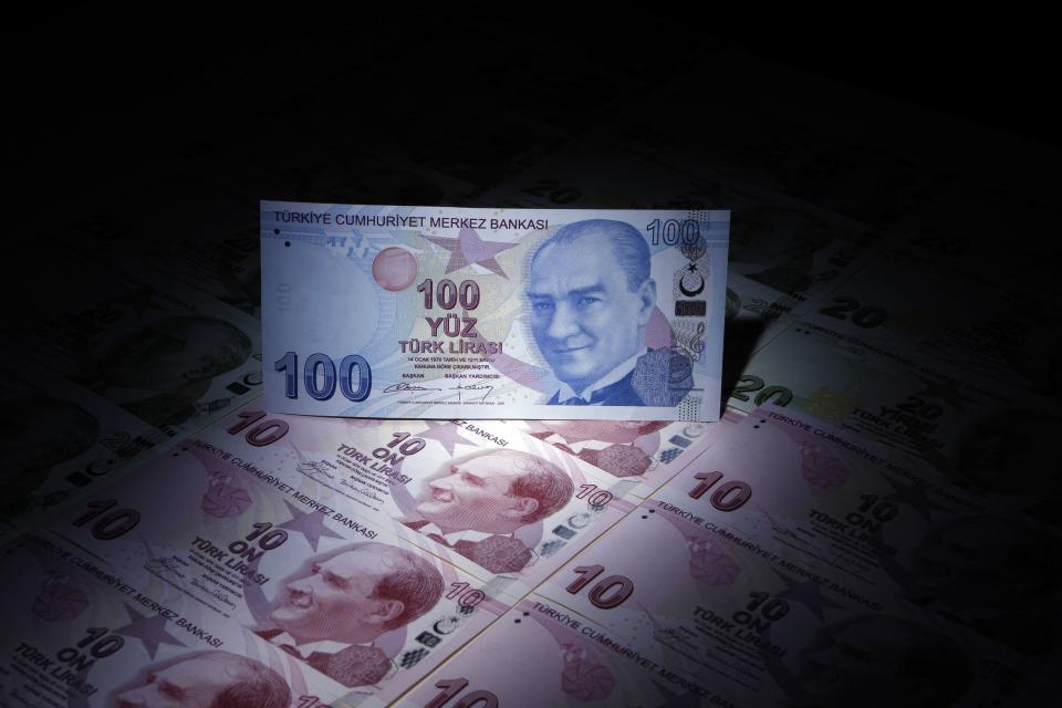 A Turkish 100 lira banknote is seen on top of 10 lira banknotes in this illustration picture taken in Istanbul January 28, 2014. Turkey's central bank governor raises hopes of emergency rate hike in face of opposition from Prime Minister Tayyip Erdogan, denying he is hostage to political pressures and vowing to fight rising inflation and tumbling lira. REUTERS/Murad Sezer (TURKEY - Tags: BUSINESS POLITICS TPX IMAGES OF THE DAY)
