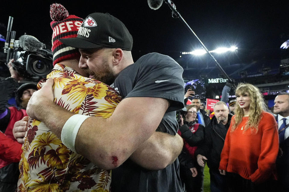 Travis Kelce. Jason Kelce, Taylor Swift  (Julio Cortez / AP)