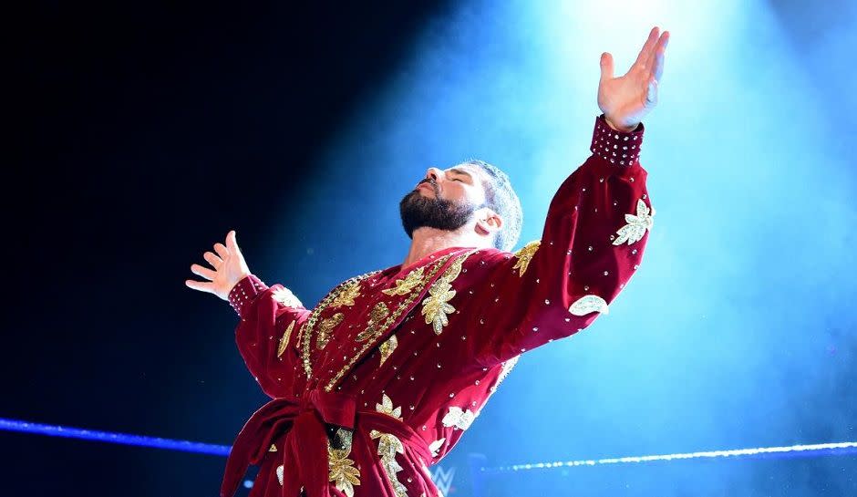 Bobby Roode makes his 'Glorious' entrance on 'SmackDown Live.'