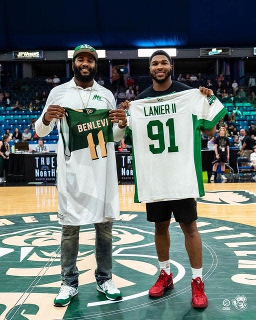 Anthony Lanier II (left) and Malik Benlevi, both of Savannah, exchanged jerseys at a recent Saskatchewan Rattlers basketball game.
