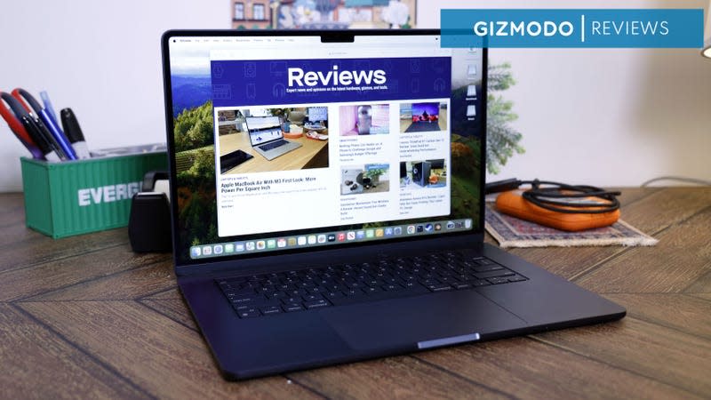 The 15-inch MacBook Air with M3 provides more screen real estate, but it’s essentially the same laptop as the 13-inch, except for slightly better graphics processing. - Photo: Kyle Barr / Gizmodo