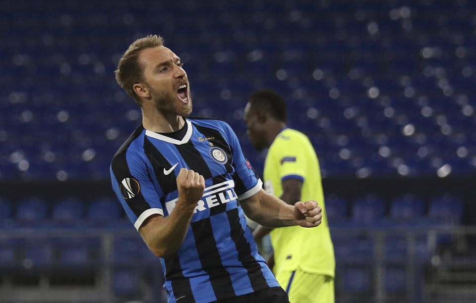 Christian Eriksen del Inter de Milán tras anotar el segundo gol del equipo en la victoria 2-0 ante el Getafe por los octavos de final de la Liga Europa en Gelsenkirchen, Alemania, el miércoles 5 de agosto de 2020. 2020. (Lars Baron, Pool Foto vía AP)