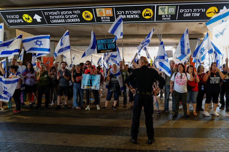 Protest at Ben Gurion International Airport, in Lod