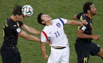 Belgium's Daniel Van Buyten (L) heads the ball past South Korea's Lee Keun-ho (C) and Belgium's Moussa Dembele during their 2014 World Cup Group H soccer match at the Corinthians arena in Sao Paulo June 26, 2014. REUTERS/Paulo Whitaker (BRAZIL - Tags: SOCCER SPORT WORLD CUP)