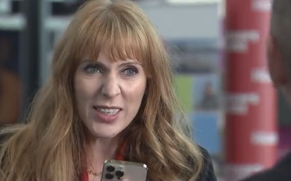 Labour deputy leader Angela Rayner took the call from her mother. (Channel 4 News)