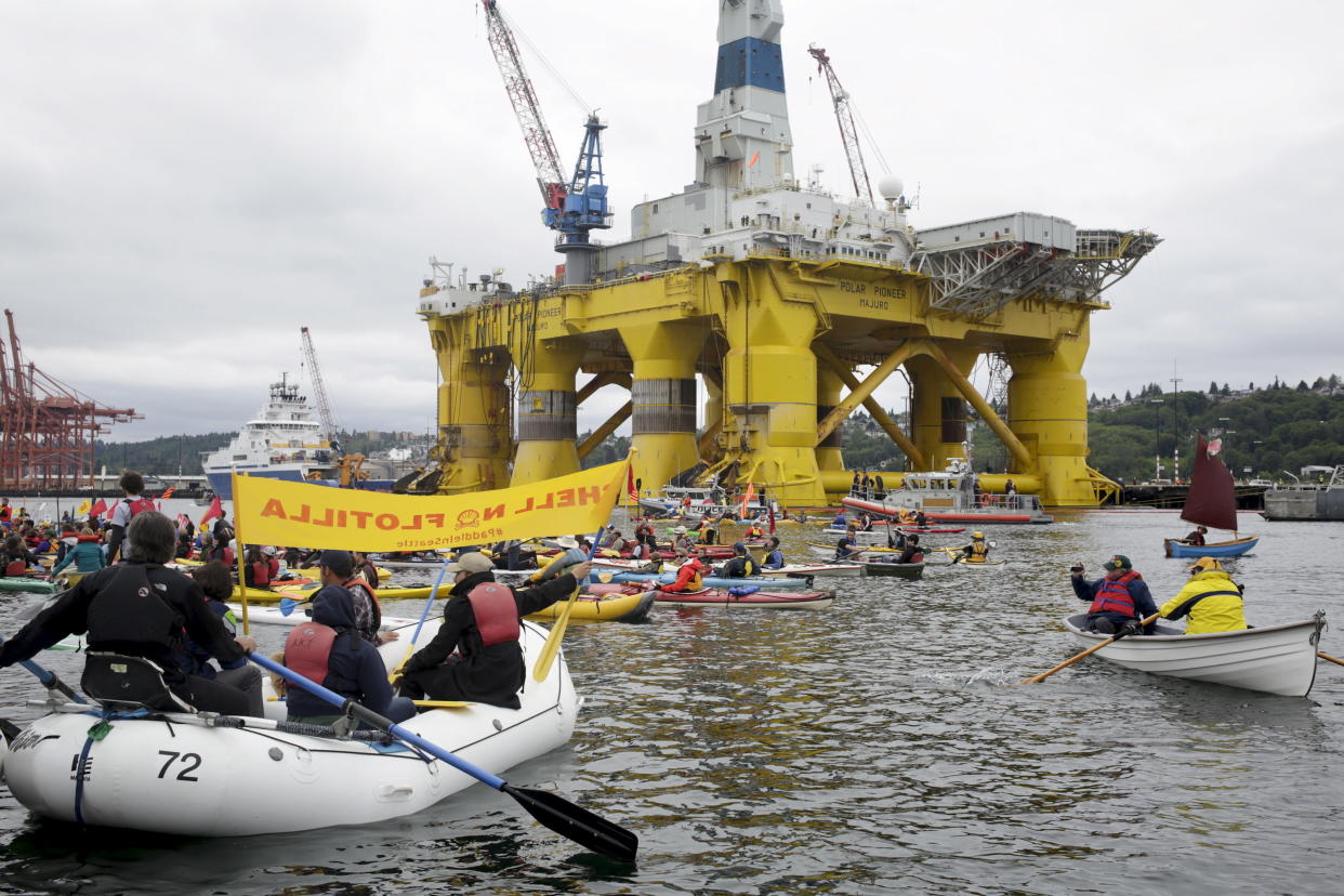 Activists protest the Shell oil drilling rig Polar Pioneer, parked at the Port of Seattle,&nbsp;on May 16, 2015. (Photo: JASON REDMOND / Reuters)