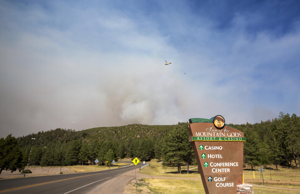 At least 1 dead in New Mexico wildfire that forced thousands to flee