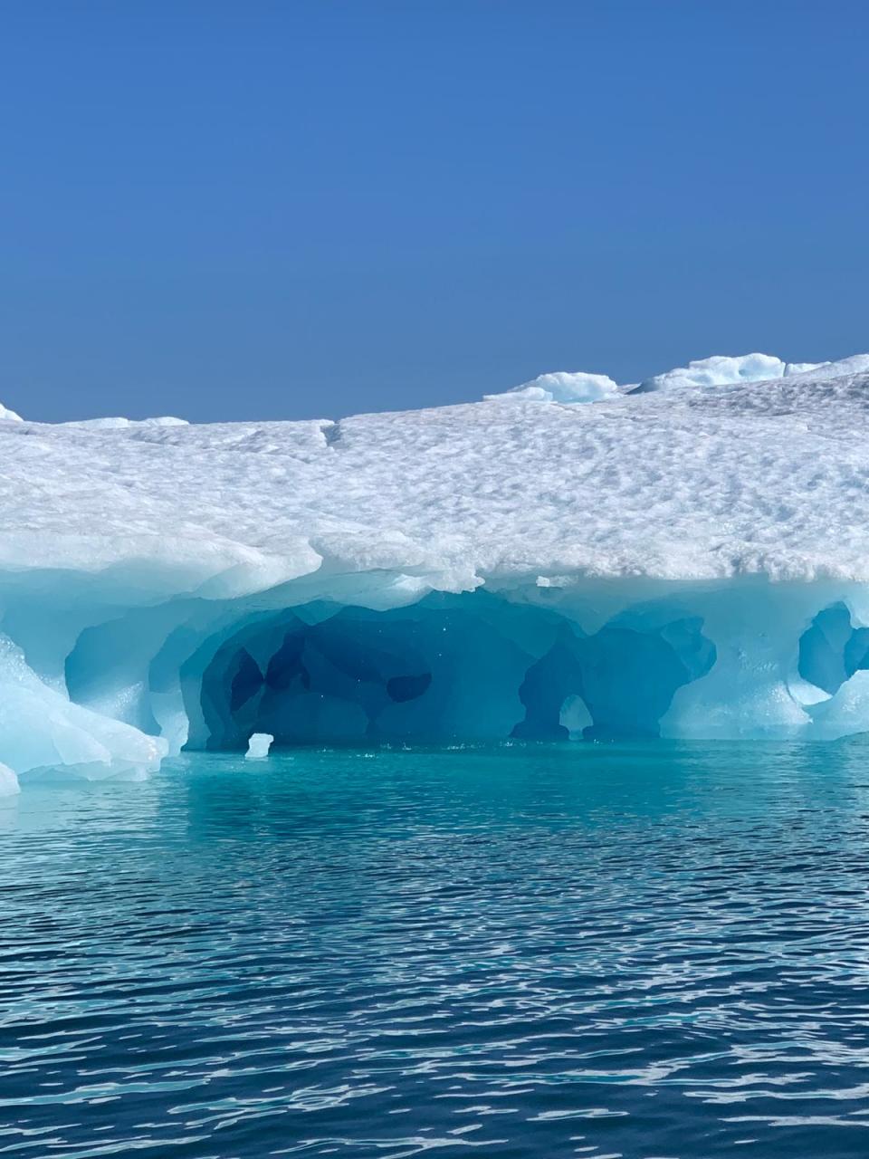 Viewing it through their eyes. Stephanie Dickson and Paula Miquelis on their expedition to the North Pole. (PHOTO: GITNB)