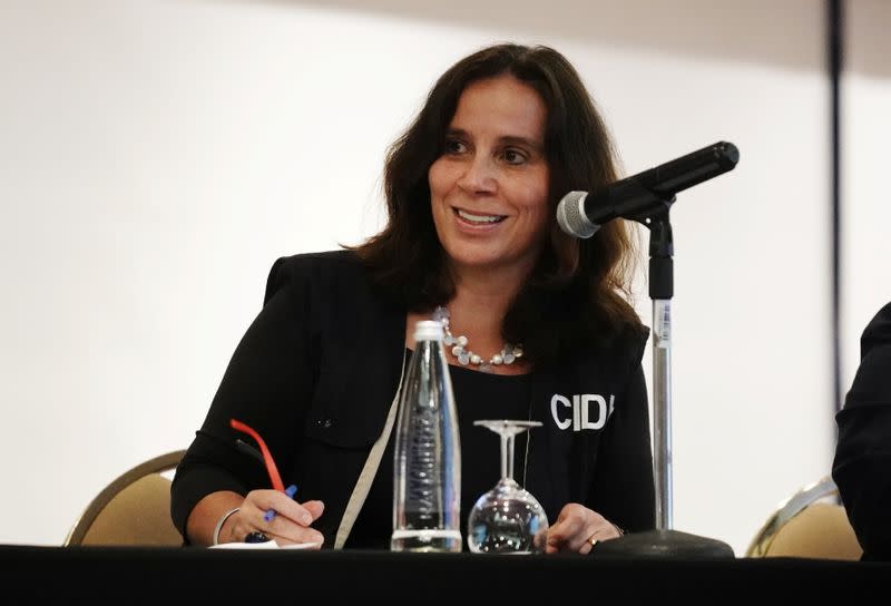Antonia Urrejola, presidenta de la Comisión Interamericana de Derechos Humanos (CIDH) atiende una conferencia de prensa en Bogotá