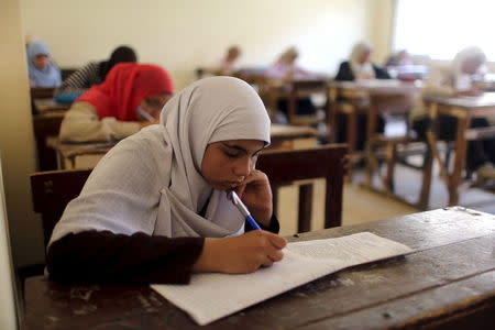 Students take an exam in one of the Al-Azhar institutes in Cairo, Egypt, May 20, 2015. REUTERS/Asmaa Waguih