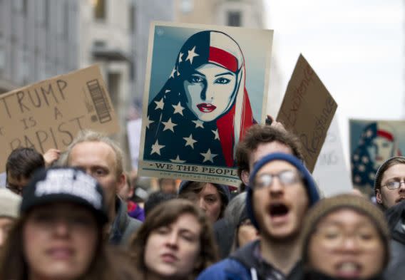 Mujeres marchan en Washington y en el resto del mundo en 1er día completo de Trump