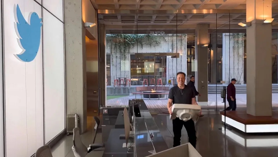 TOPSHOT - This video grab taken from a video posted on the Twitter account of billionaire Tesla chief Elon Musk on October 26, 2022 shows himself carrying a sink as he enters the Twitter headquarters in San Francisco. Elon Musk changed his Twitter profile to