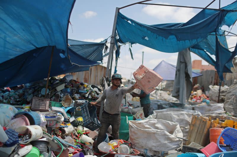 'Say no to plastic': Young Gazans work for trash-free future