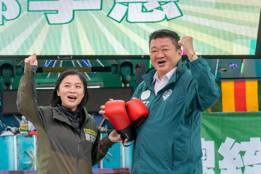 圖／何博文強調，關鍵時刻，每人一票都非常重要；鄭宇恩希望2024年大家選對的人，追隨正確的路。（圖／何博文辦公室提供）