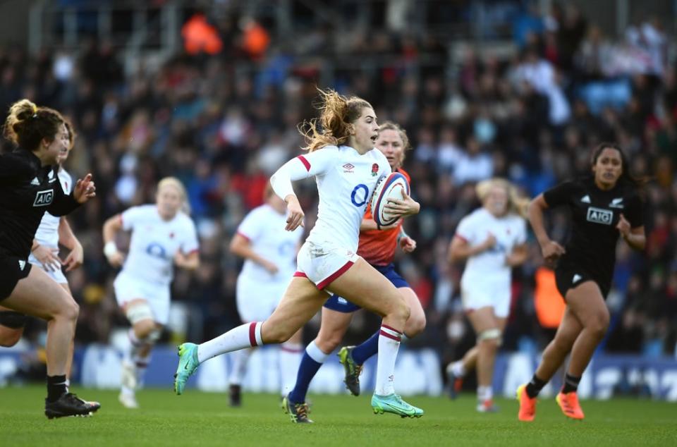 Holly Aitchison of England breaks away before scoring their side's fifth try (Getty)