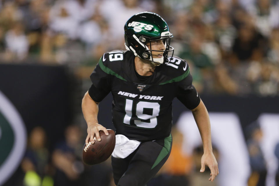 New York Jets quarterback Trevor Siemian (19) looks to pass during the first half of an NFL football game against the Cleveland Browns, Monday, Sept. 16, 2019, in East Rutherford, N.J. (AP Photo/Adam Hunger)