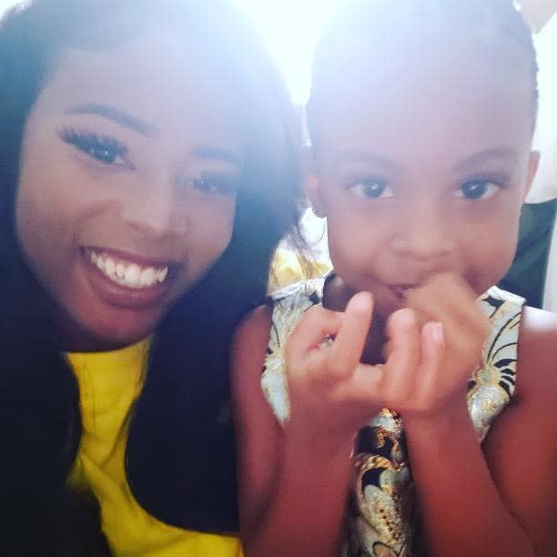 A Waco, Texas police officer helped out Shemeca Mabry and her daughter Zamhia Bennett, when their car had a flat tire. (Photo courtesy of Shemeca Mabry