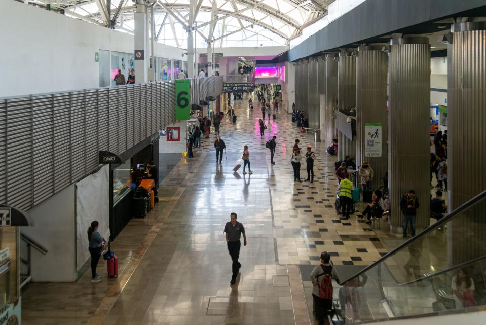 Interior del Terminal 1 en el Aeropuerto Internacional Benito Juárez, en la ciudad de México (Getty Images)