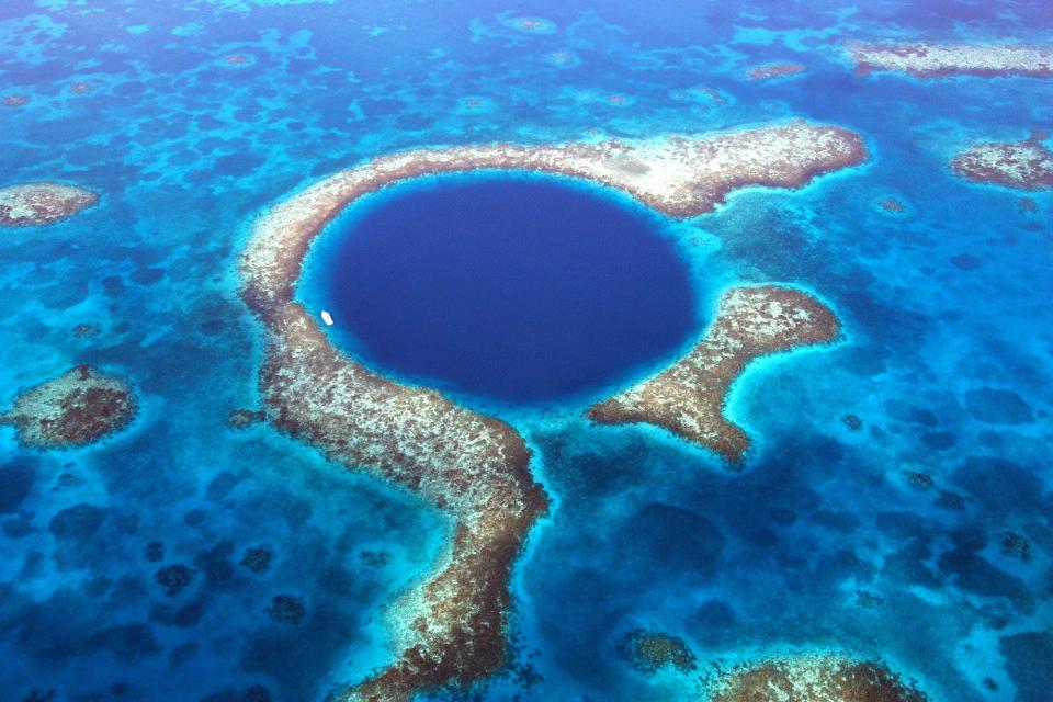 great blue hole belize deep sea diver scientists exploration ocean