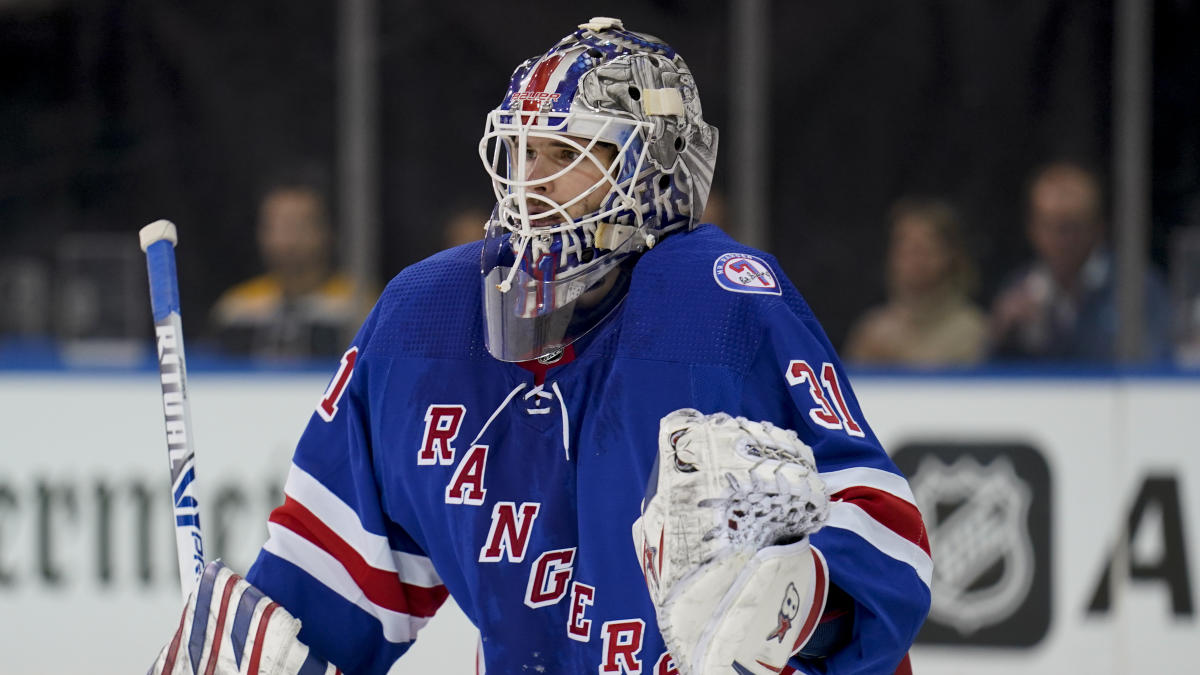 The Islanders' Goalie Entered With a Shutout Streak. He Left on the Bench.  - The New York Times