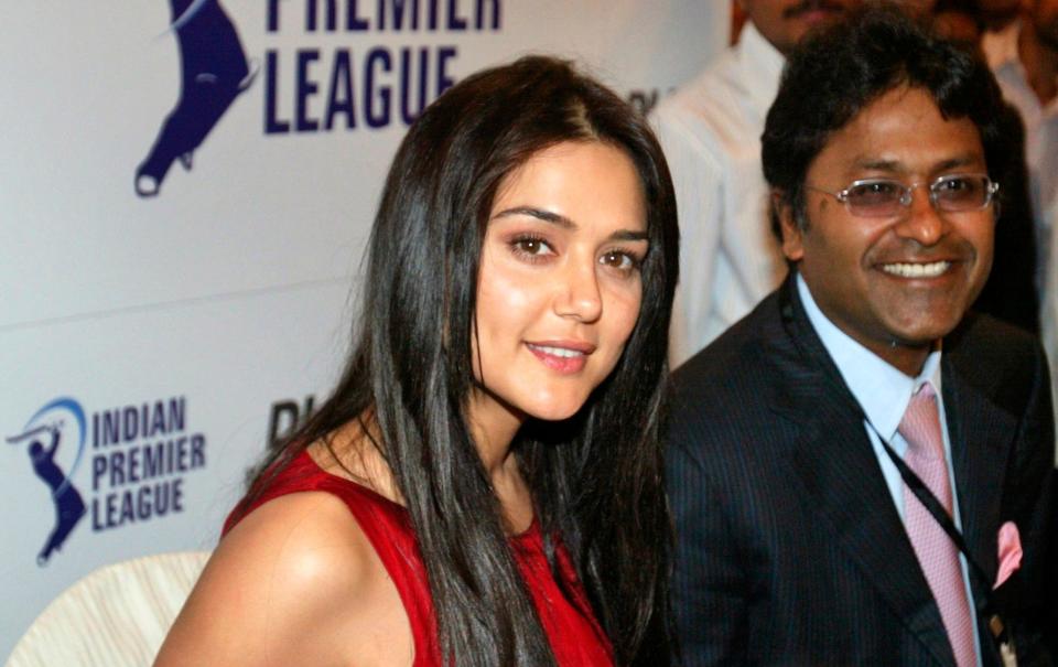 Η Lalit Modi και ο ηθοποιός του Bollywood Preity Zinta το 2008 στη δημοπρασία IPL