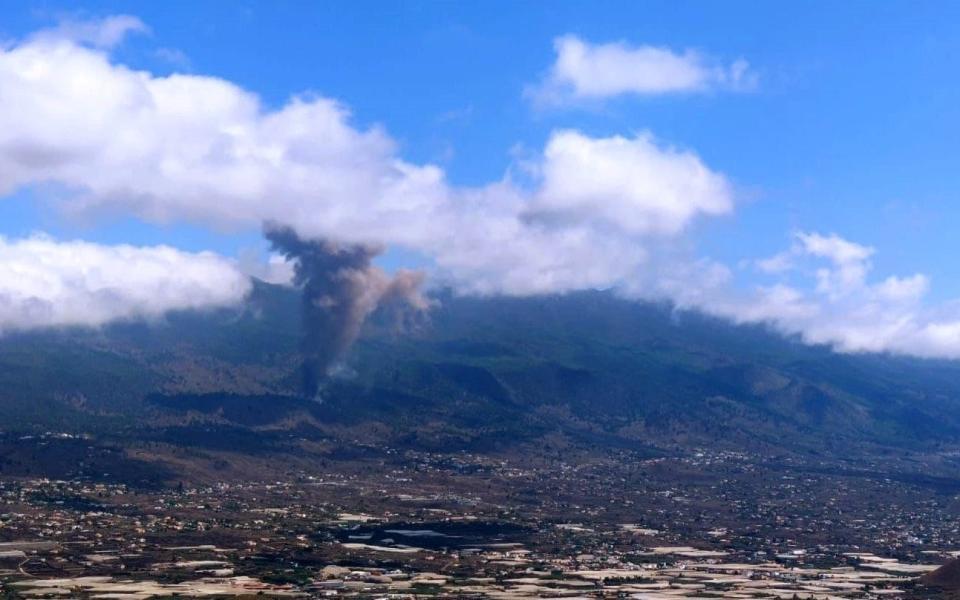 Cumbre Vieja volcano erupts on Spain's Canary Islands - Shutterstock /EPA-EFE/Shutterstock 