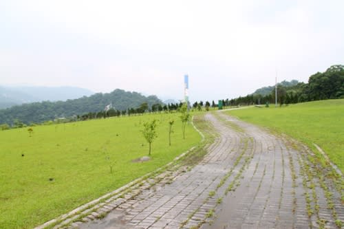 【台北文山區】福德坑環保復育公園─滑草、放風箏、騎單車！