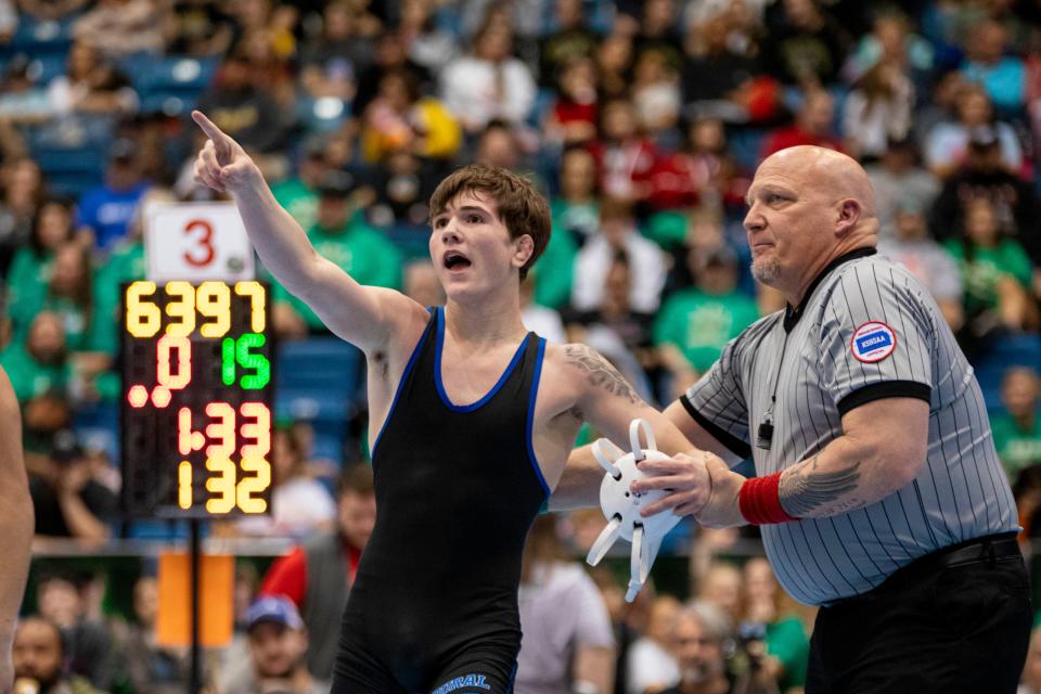 Washburn Rural's Easton Broxterman wins the 6A 132 weight class state title on Saturday, Feb. 24, 2024.