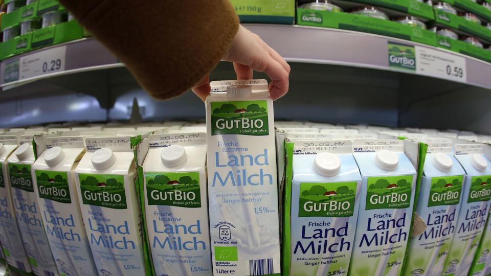 Der Absatz von Bio-Milch ist bundesweit gestiegen.