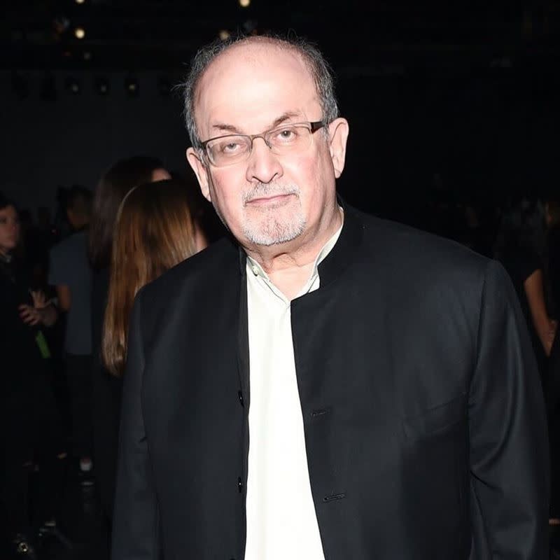 英美雙籍作家魯西迪（Salman Rushdie）目前仍無法說話。（圖／翻攝自rushdie臉書）