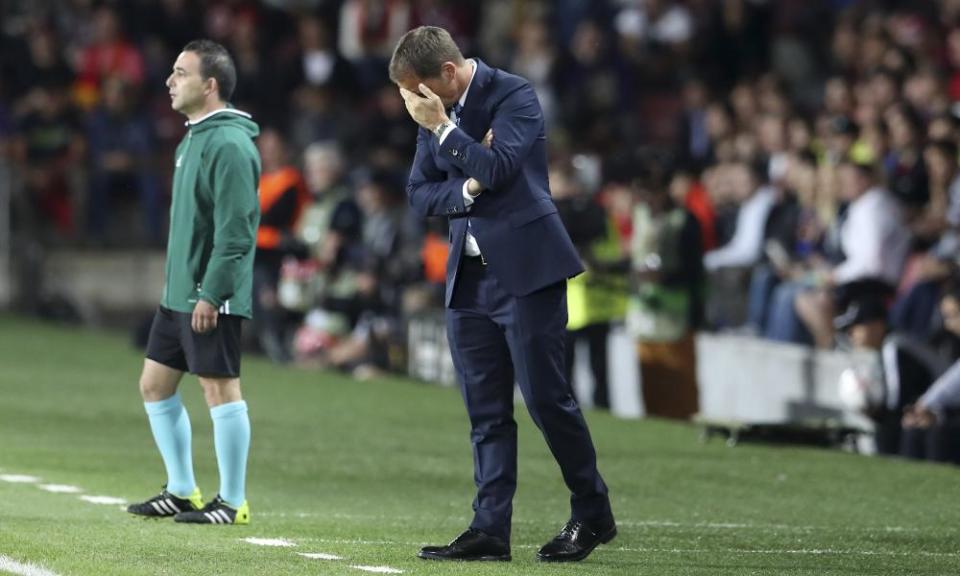 Frank de Boer shows his frustration during Inter’s defeat to Sparta Prague