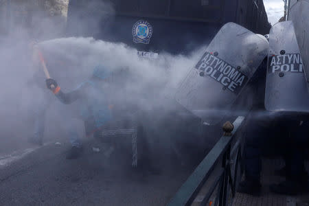 Protesters clash with riot police during a demonstration of Greek school teachers outside the parliament building against government plans to change hiring procedures in the public sector in Athens, Greece, January 14, 2019. REUTERS/Alkis Konstantinidis