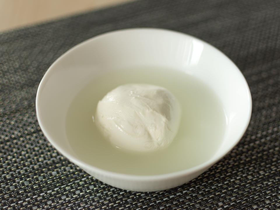 mozarella in brine cheese juice