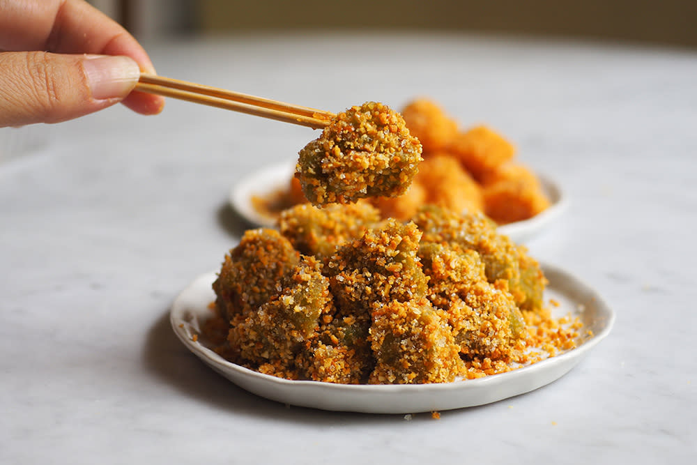 You can get ready-made pandan mochi coated with peanuts from No. 81 Mochi. — Pictures by Lee Khang Yi