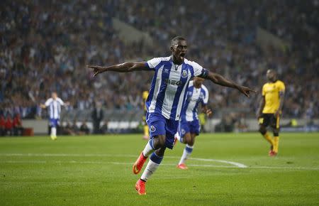 Porto's Jackson Martinez celebrates his goal against Lille during their Champions League second leg qualifying soccer match at Dragao stadium in Porto August 26, 2014. REUTERS/Rafael Marchante