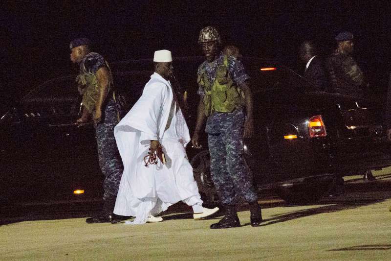 甘比亞爆發政治危機，獨裁強人賈梅（Yahya Jammeh）下台（AP）