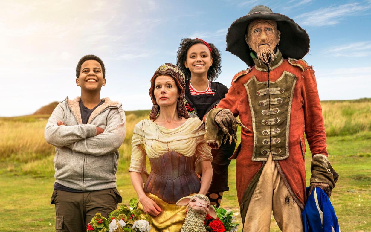 John (Thierry Wickens), Saucy Nancy (Shirley Henderson), Susan (India Brown), and Worzel Gummidge (Mackenzie Crook) - Amanda Searle