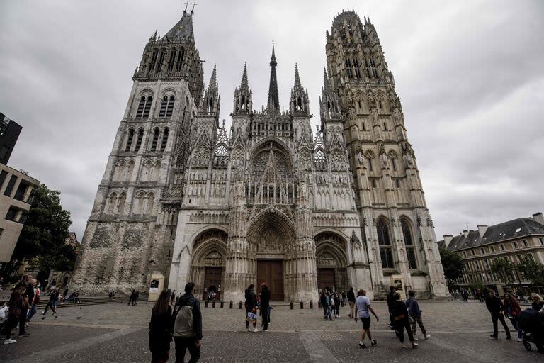 Una imagen muestra la catedral de Notre-Dame de Rouen, en el noroeste de Francia, el 4 de julio de 2020