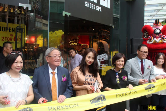 The Korean actress graced the grand opening of the shoe store at Fahrenheit88