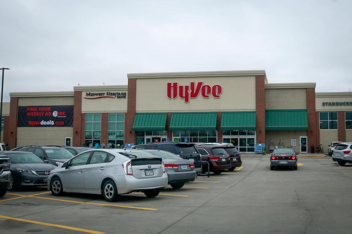 Sports marketing helps HyVee launch in Twin Cities