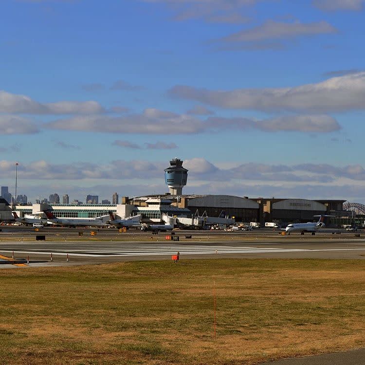 New York LaGuardia Airport (LGA)